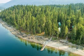 Seymour Arm Cabin | Sunny Waters Lakefront Cabin #1 Shuswap