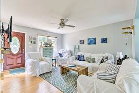 New London House | New London Home w/ Dock Nestled on Badin Lake