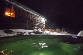 Jackson Cabin | Cozy Log Cabin/Private Hot Tub/Brook/Fireplace