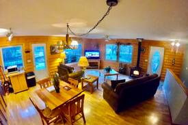 Lansing Cabin | White Pine W/Hot Tub Jacuzzi & Swimming Pond