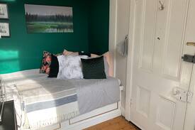 North West House | Cosy and Quiet West End Bedsit