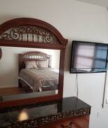 Abercorn Heights House | ORANGE BLOSSOM DREAMS - QUEEN-SIZE BEDROOM SUITE