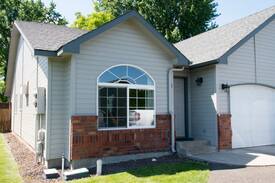 Brownstown House | Yakima Vacation Rentals- 3 Bedroom 2 Bath House #1