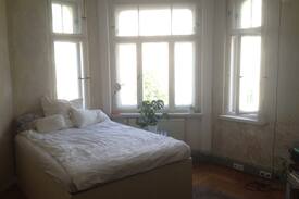 Reudnitz-Thonberg Apartment | Großes, helles Zimmer mit Altbauflair