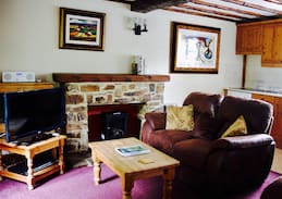 Torrington Cabin | Otters Cottage, Lilypond Cottages