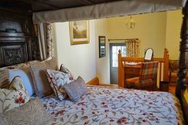 Ardnamurchan Peninsula Cabin | Macdonald Cottage (Inside Mingary castle walls)
