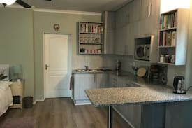 Lichtenburg House | Blossoms of May: Studio apartment / family room
