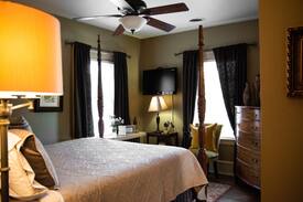 Williamsburg Bed & Breakfast | Williamsburg Manor - James Geddy Family Suite