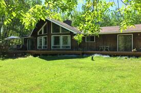 Victoria Beach Cabin | YEAR ROUND Cedar Cabin near Victoria Beach
