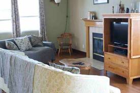 Winters House | Bright, spacious home easy walk to town