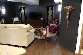 South Central Omaha House | Lisa's Garden Getaway -private floor of large home