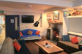Kilfinane Hostel | Private Twin room in picturesque mountain village