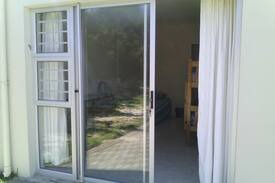 Blue Horizon Bay Apartment | Prickly Pear Backpackers