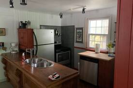 Knowlton House | Le Chien Noir - Lac Brome, Quebec, Canada