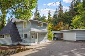 Navy Yard City House | Dancing Creek G-Farmhouse Cozy-Mgr. Abigail's Vacation Rentals