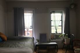 Bedford-Stuyvesant Apartment | Big & Bright Bed-Stuy Bushwick Border Boudoir