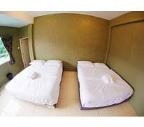 Su Thep Bed & Breakfast | Poolside Room/Gardens For 4Guests