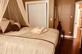 Greater Grand Crossing Apartment | 3bedroom Sparkling Clean Condo