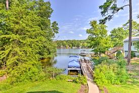 New London House | New London Home w/ Dock Nestled on Badin Lake
