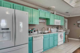 West Panama City Beach Cabin | Aquaman’s Cottage; Pet Friendly & 0.5mi f/o Beach!