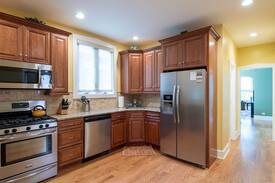Roscoe Village Apartment | Roscoe Village Inn | Guesthouse | Walk to Wrigley!