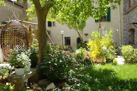 Serre di Rapolano Villa | Il Giardino del Borgo. La camera con terrazzo.