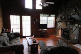 Blue Ridge Cabin | Cochise cabin with hot tub and electric logs