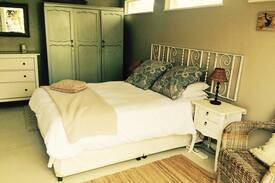 Claremont Apartment | Cottage with Beautiful Mountain view