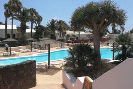 Costa Teguise Apartment | Suite pool costa Teguise, lanzarote.