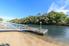 Broadbeach Waters House | WATERFRONT GOLD COAST ACCOMMODATION -RIVERCOVE