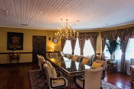Cross City Hotel | 2 DELUXE QUEEN | PRIVATE ROOM AT THE PUTNAM LODGE