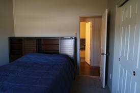 Meridian House | Private bedroom & bathroom near Village @ Meridian