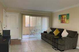 Nestor Apartment | Beach Get-Away (apartment room W/ pool + Hot tub)