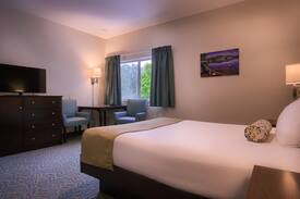 Stowe Area Hotel | Stowe Escape Boutique Hotel Room One Queen Bed