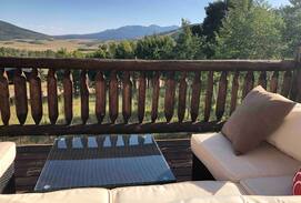 Warm Springs Cabin | ҉ Stellar Log Home⭐️3 acre woods⭐️Relax, Hike, Fish