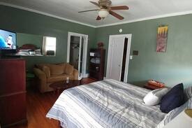Huntington House | Gov. Manor Master Bedroom Food included
