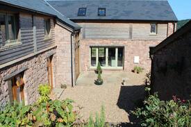 Cwmcarvan House | Monmouth Bed & Breakfast