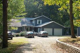 Morgantown Apartment | Get Away Edge of Brown County: BnB 4 Bedrooms
