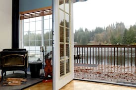 Warm Beach House | Cozy Lake Howard Escape - Stanwood, Marysville 🌺