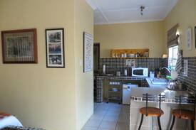 Ramotswa House | Phokoje Cottage Bed and Breakfast