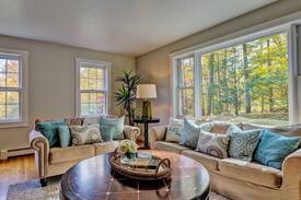 New London House | Winter Getaway & Mt. Sunapee Ski Retreat