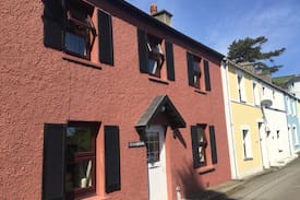 New Quay House | Llareggub Cottage Close to beach,sea views,Wi-fi