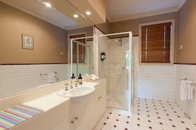 Echuca House | Rivers Edge - Echuca Holiday Homes