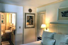 Nantucket Town Bed & Breakfast | Charming 3 Rooms 29 India House Nantucket