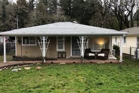 Oakridge House | 2 BD Long Term Vacation Rental, Pet Friendly