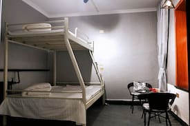 Delingha House | 绿能客栈简约单床房 ，可住2-3人，停车方便，独立卫生间