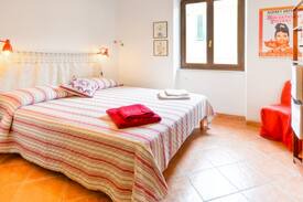 Alghero City Centre Apartment | Casa Tea, flat with private terrace