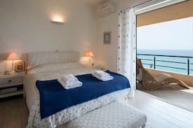 Parelia House | glyfada suites houses sea view