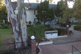 Chatsworth House | Rooms in a nice Family Townhome!
