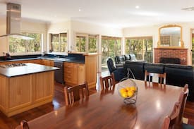 Echuca House | Rivers Edge - Echuca Holiday Homes